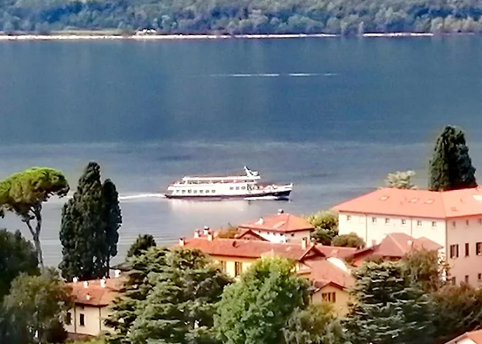 Lake And Guzzi View - Holiday Home